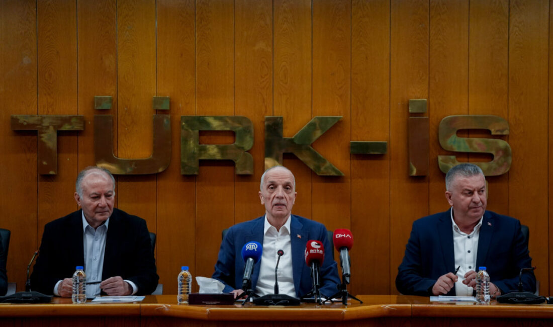 - "TÜRK-İŞ olarak 1 Mayıs'ı, bir bölümünü kendi başımıza, bir