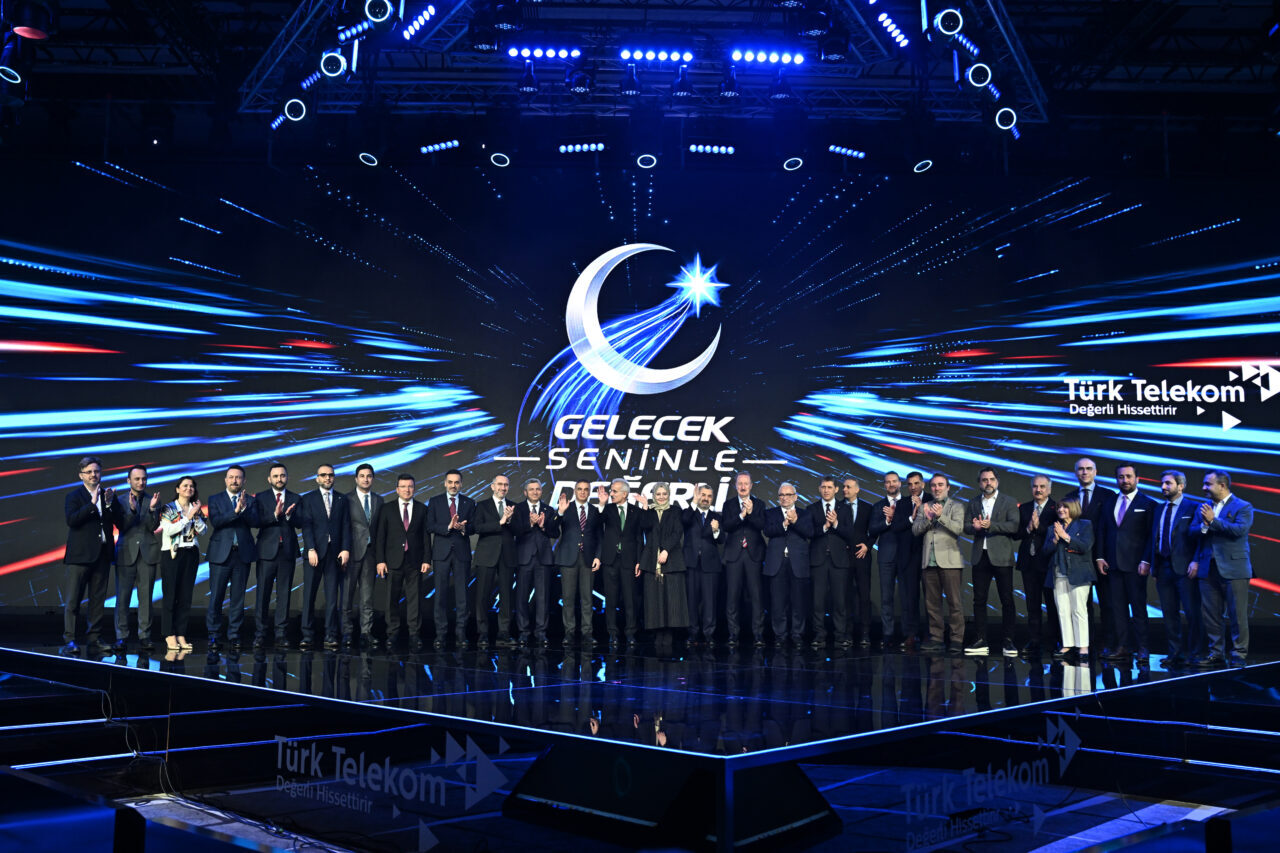 - "10 gün içerisinde yaklaşık 8 milyon yeni 5G abonesi