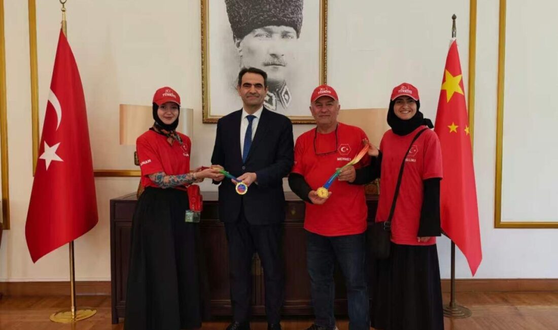 PEKİN (AA) – İstanbul Uçurtmacılar Derneği bünyesinde kurulan "Türk Uçurtma