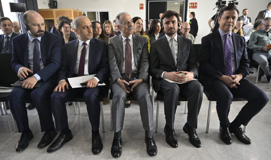 - Türkiye'nin Filistin İnsani Yardımlar Koordinatörü Büyükelçi Mehmet Güllüoğlu:
- "İki