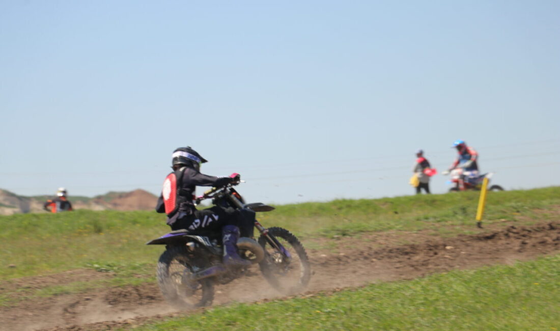 TEKİRDAĞ (AA) – Türkiye Motokros Şampiyonası'nın ilk etabı, Tekirdağ'da devam