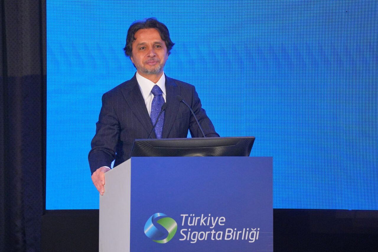 - Hazine ve Maliye Bakan Yardımcısı Osman Çelik:
- "Sektörümüz bireylerin