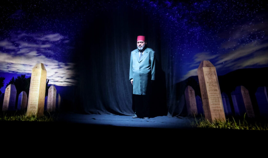 - Oyuncu Ahmet Yenilmez:
- "Hologram tekniğiyle de Mehmet Akif Ersoy'umuzu