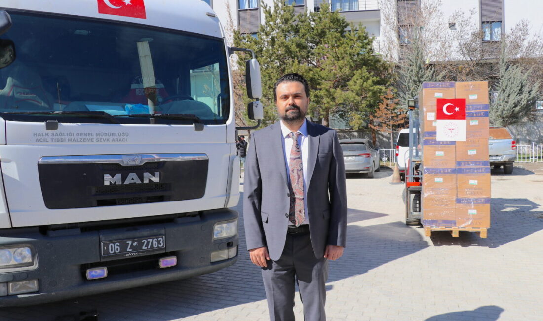 - Yardım tırları, Ağrı'nın Doğubayazıt ilçesindeki Gürbulak Sınır Kapısı'ndan İran'a