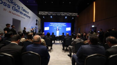 - Çalışma ve Sosyal Güvenlik Bakanı Vedat Işıkhan:
- "Bugün dünyada