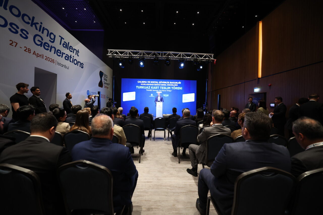 - Çalışma ve Sosyal Güvenlik Bakanı Vedat Işıkhan:
- "Bugün dünyada