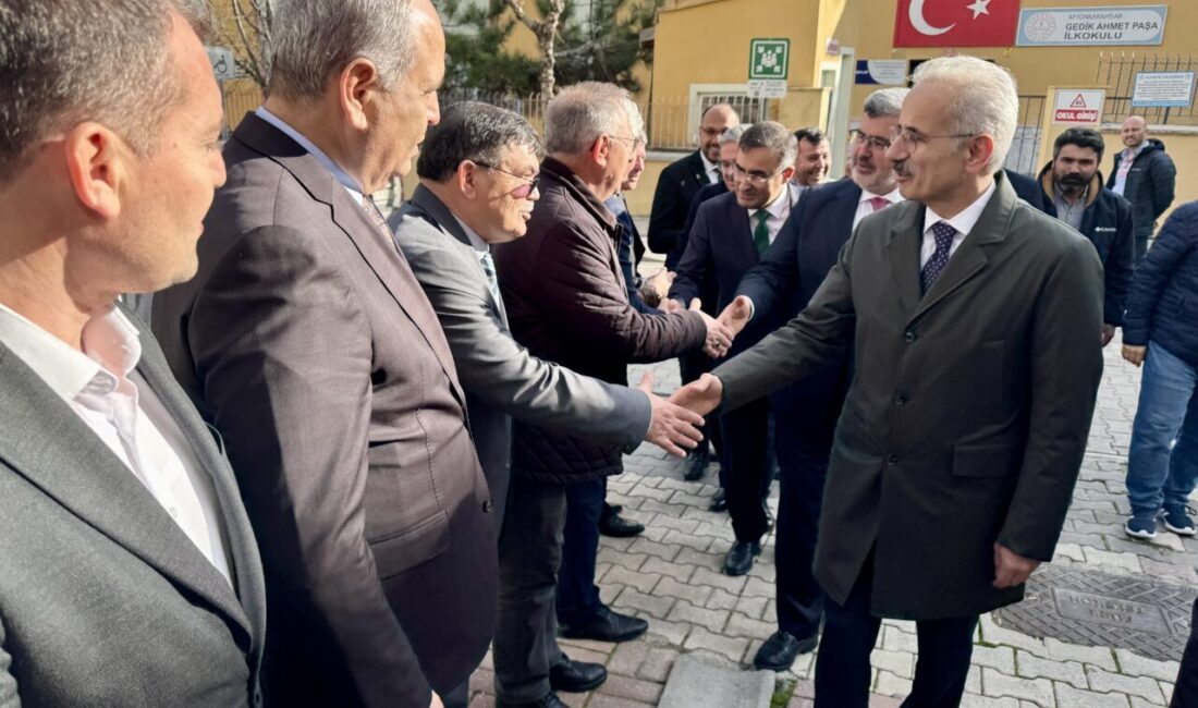 - "(Hicaz Demir Yolu) Öncelikle Halep'e kadar Türkiye'deki mevcut demir