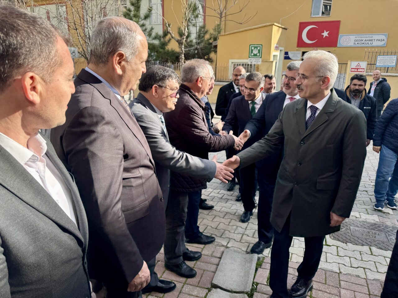 - "(Hicaz Demir Yolu) Öncelikle Halep'e kadar Türkiye'deki mevcut demir