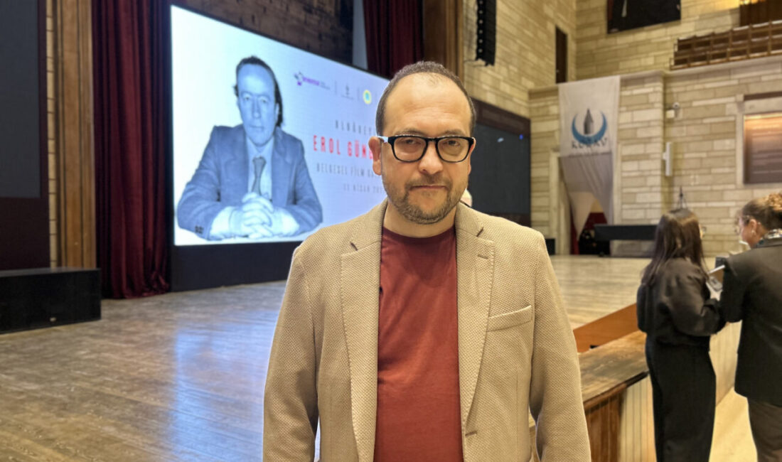 - Belgeselin yönetmeni İÜ İletişim Fakültesi Öğretim Üyesi Doç. Dr.
