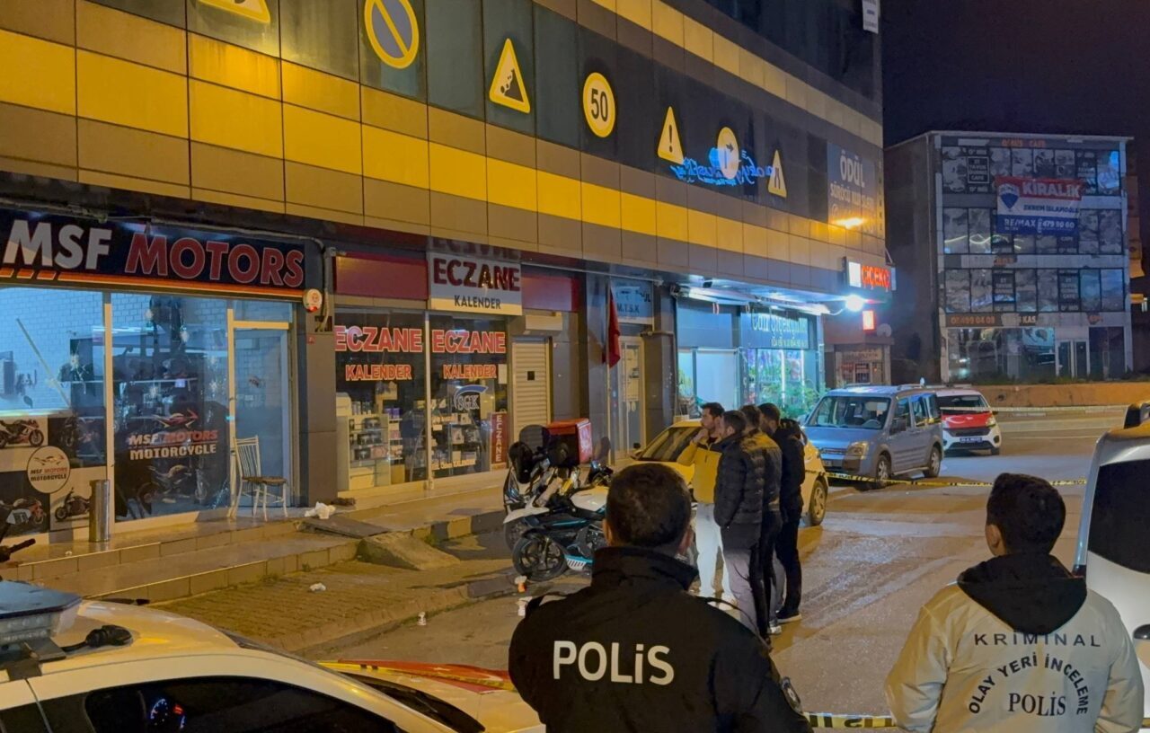 İSTANBUL (AA) – Ümraniye'de bir iş yerine uzun namlulu silahla