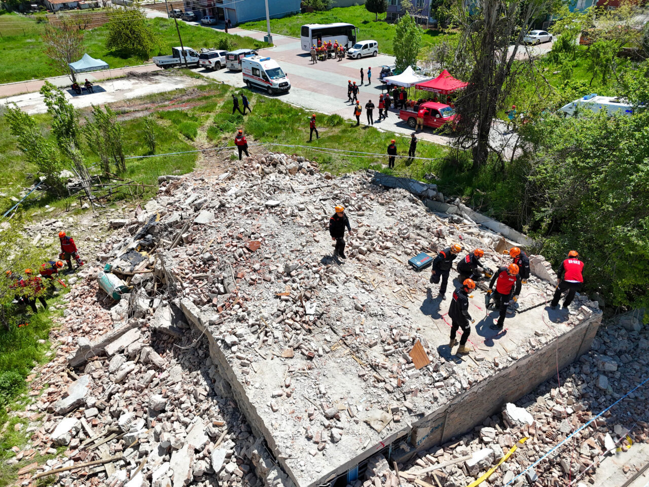 UŞAK (AA) – Uşak'ta 5,5 büyüklüğündeki bir deprem simüle edildi.