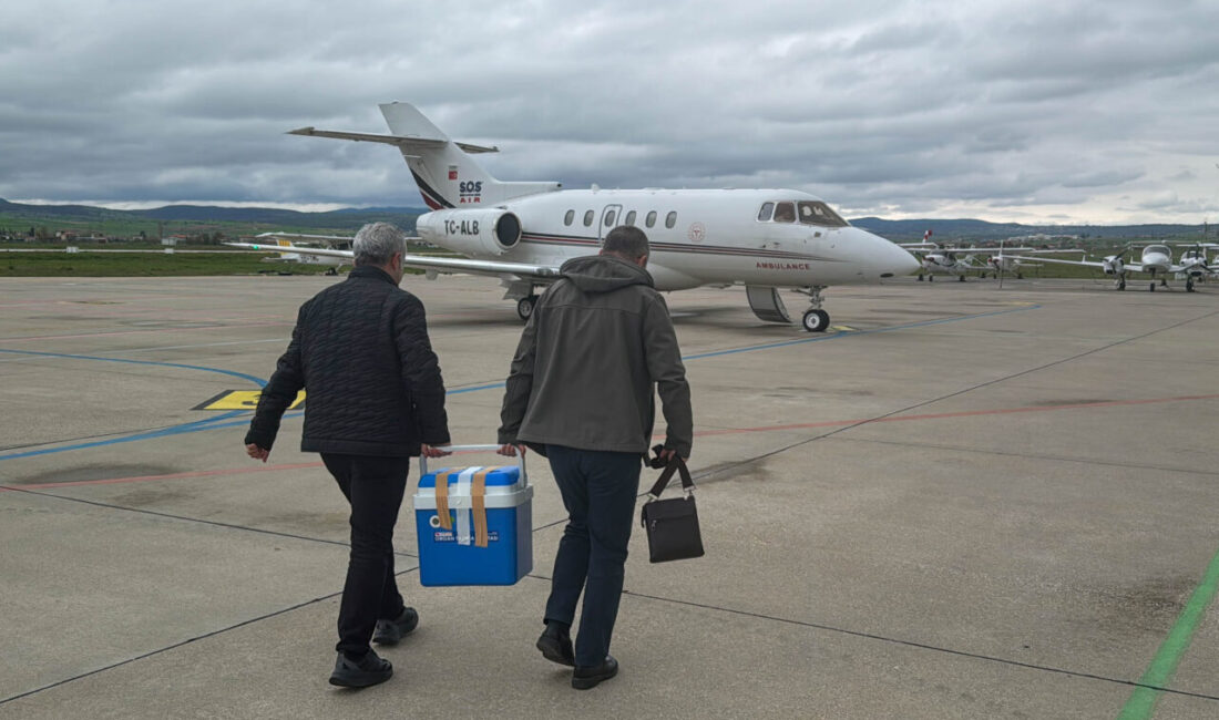 UŞAK (AA) – Uşak'ta atlı cirit turnuvasında yaşanan kazada ağır