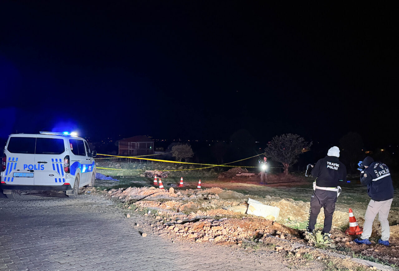 UŞAK (AA) – Uşak'ın Sivaslı ilçesinde devrilen motosikletin sürücüsü hayatını