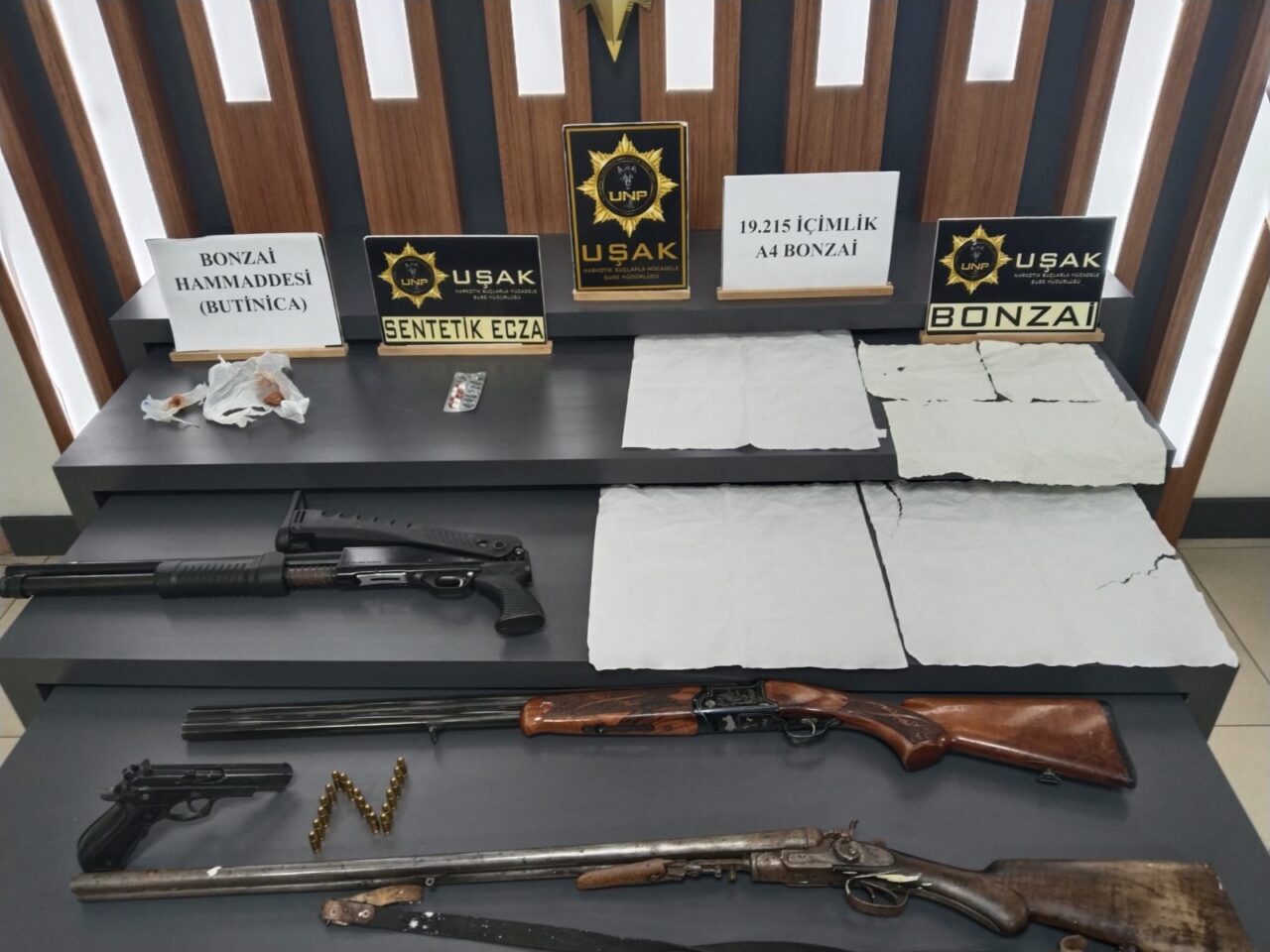 UŞAK (AA) – Uşak'ta uyuşturucu ticareti yapanlara yönelik düzenlenen operasyonda