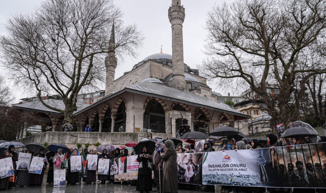 İSTANBUL (AA) – Üsküdar'da Aksa Kadınları Derneği üyeleri, İsrail'in Filistinli