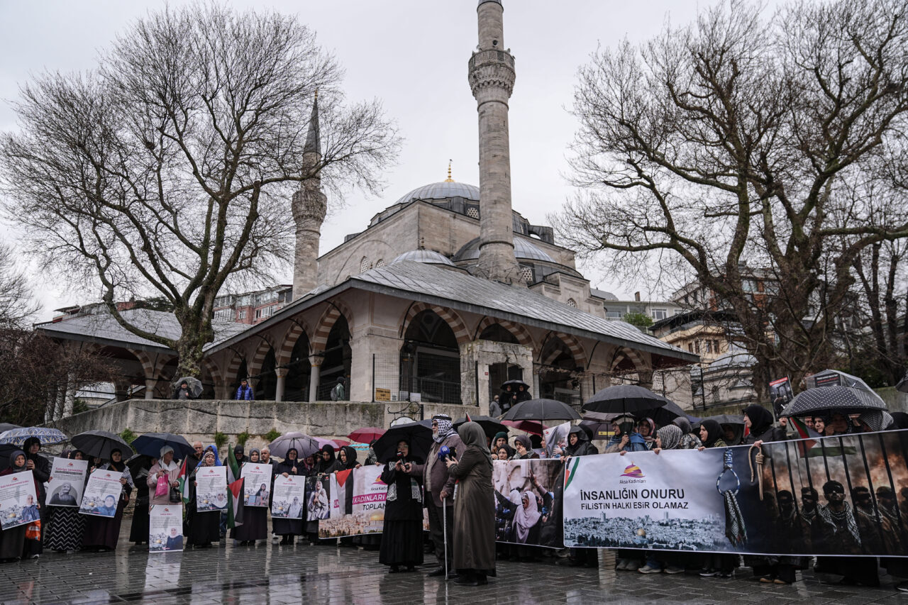 İSTANBUL (AA) – Üsküdar'da Aksa Kadınları Derneği üyeleri, İsrail'in Filistinli