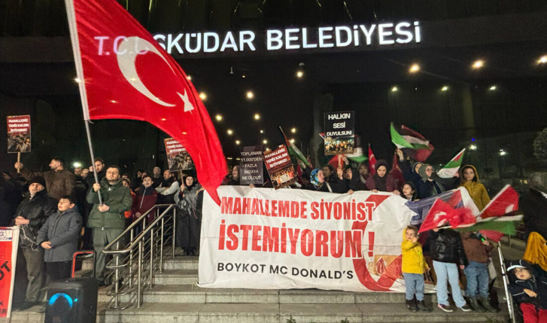 İSTANBUL (AA) – Üsküdar'da, bir mahallede şubesi açılan McDonald's'a yönelik