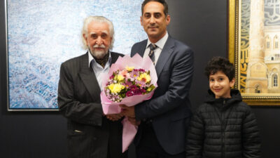 - Ressam İsmet Yedikardeş:
- "Devrim Erbil'in İstanbul'u anlatan güzel resimlerinin