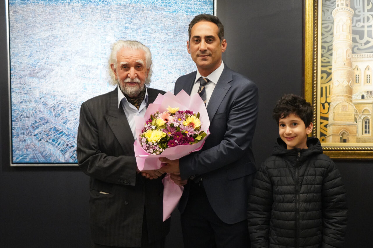 - Ressam İsmet Yedikardeş:
- "Devrim Erbil'in İstanbul'u anlatan güzel resimlerinin