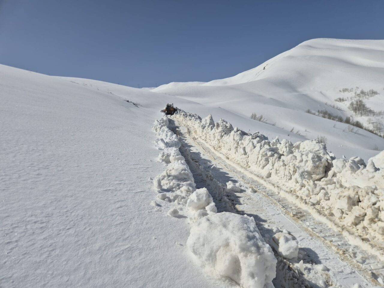 VAN (AA) – Van, Bitlis ve Muş'ta olumsuz hava koşulları