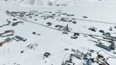 VAN/BİTLİS (AA) – Van ve Bitlis'te yüksek yerleşim yerlerinde yaşayanlar,