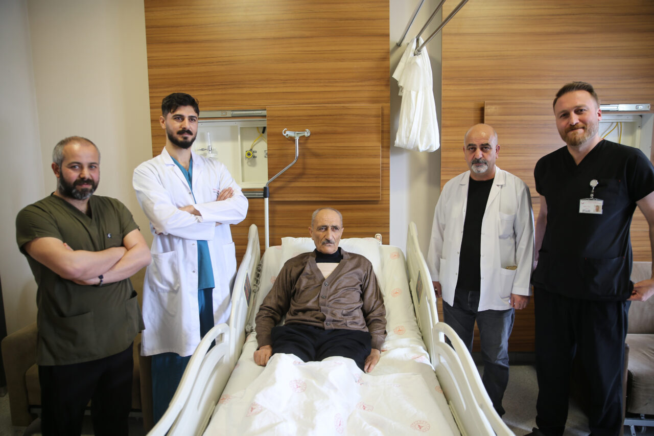 VAN (AA) – Van'da göğüs ağrısı şikayetiyle başvurduğu hastanede kalbi