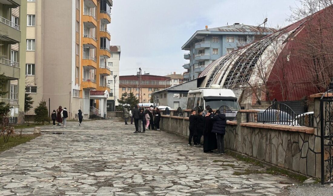 ANKARA (AA) – Van'ın Tuşba ilçesinde saat 08.52'de 5,2 büyüklüğünde