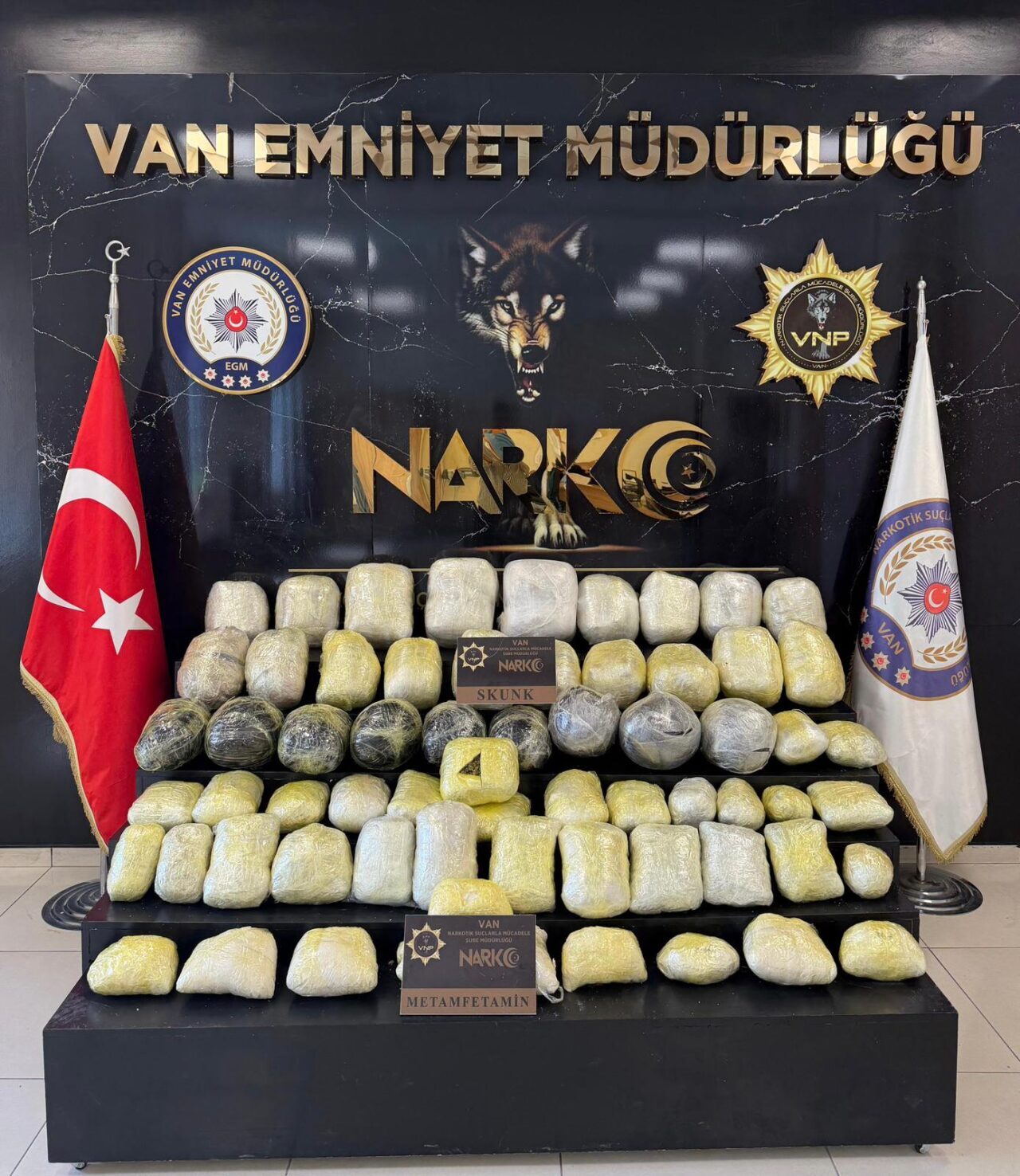 VAN (AA) – Van'ın Gevaş ilçesinde 74 kilo 320 gram