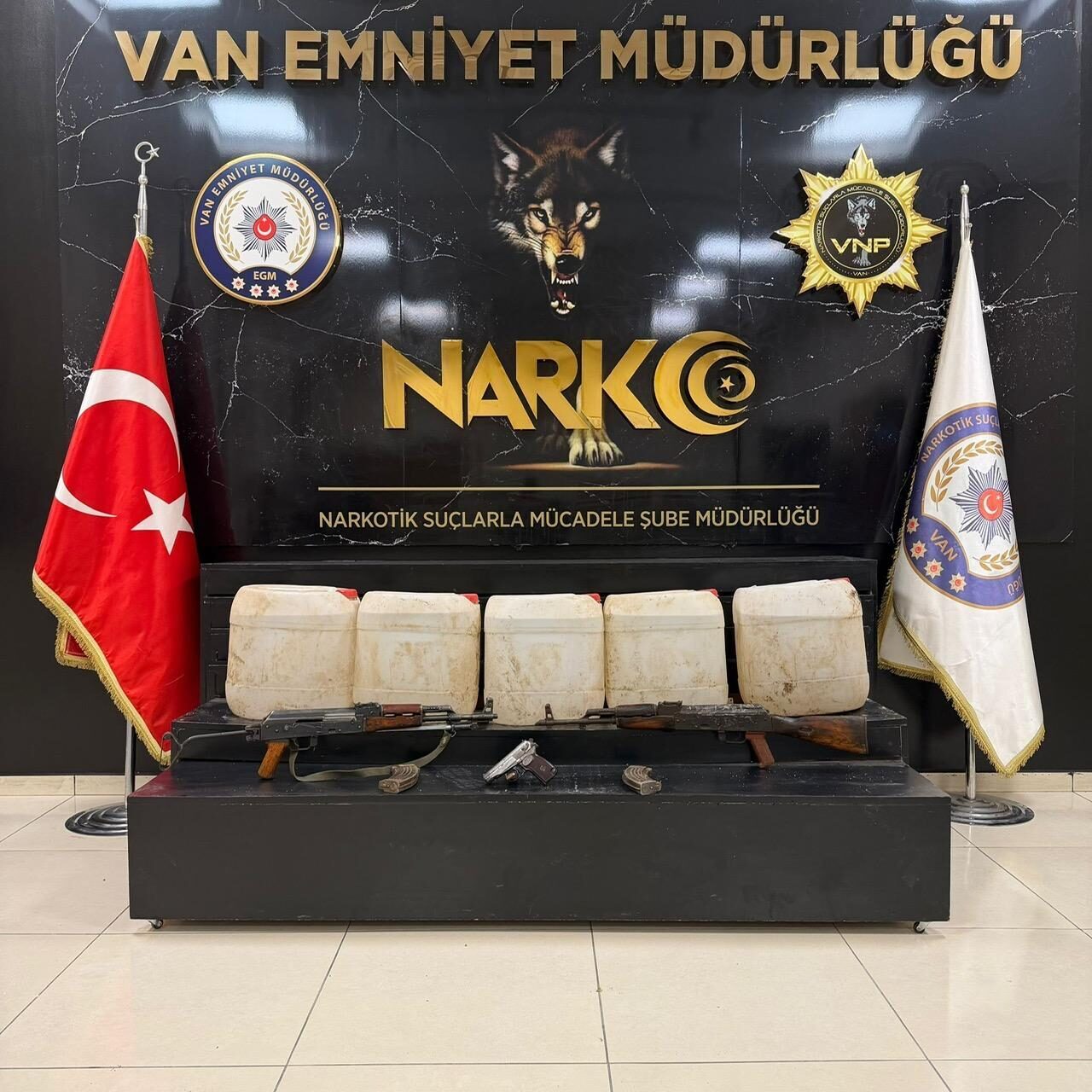 VAN (AA) – Van'da geçen hafta düzenlenen operasyonlarda 89 kilo