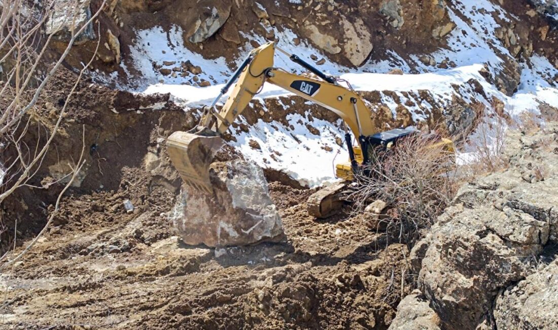 VAN (AA) – Van'ın Gürpınar ilçesinde sağanak sonrası kırsal mahalle