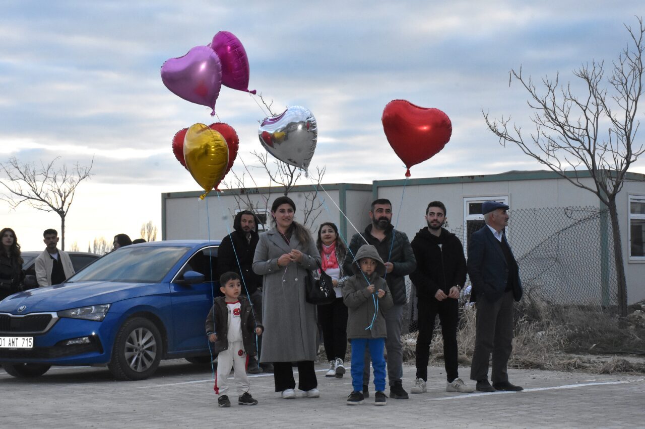 VAN (AA) – Van'da Sevgiyle Yolculuk Topluluğu öncülüğünde düzenlenen etkinlikte,
