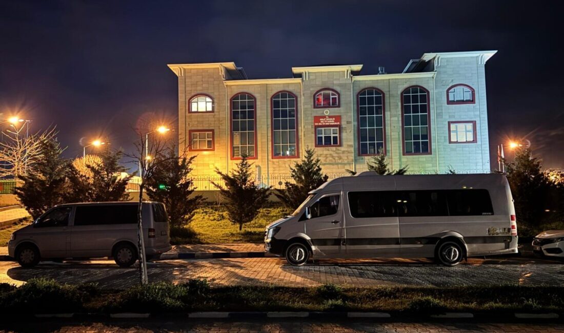 VAN (AA) – Van'ın Saray ilçesinde sahipsiz köpeklerin saldırdığı 5