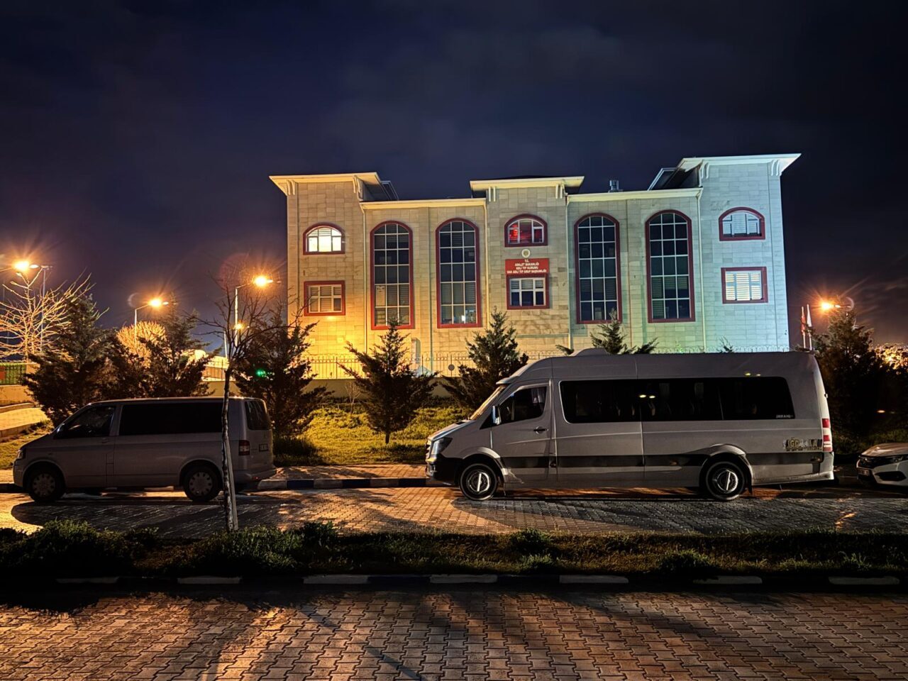 VAN (AA) – Van'ın Saray ilçesinde sahipsiz köpeklerin saldırdığı 5