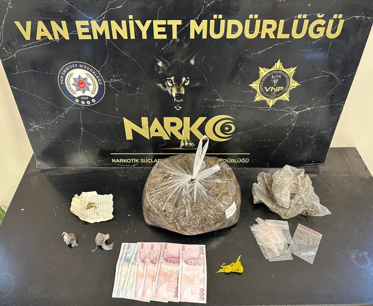 VAN (AA) – Van'da düzenlenen uyuşturucu operasyonlarında gözaltına alınan 48