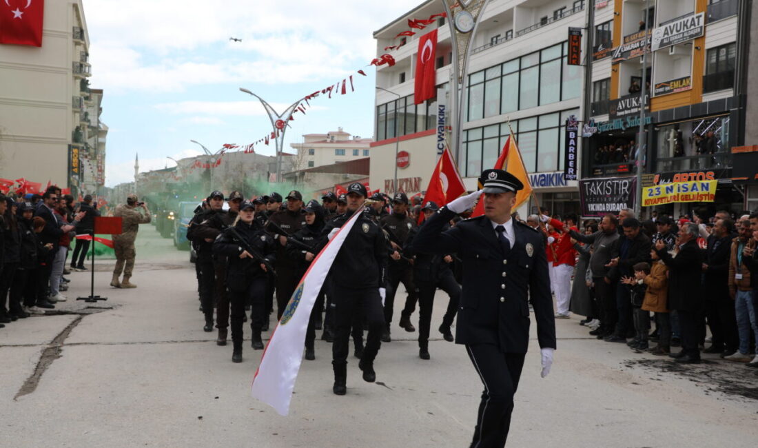 VAN (AA) – Van'ın Erciş ilçesinin düşman işgalinden kurtuluşunun 108.