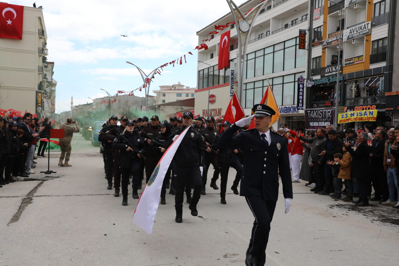 VAN (AA) – Van'ın Erciş ilçesinin düşman işgalinden kurtuluşunun 108.