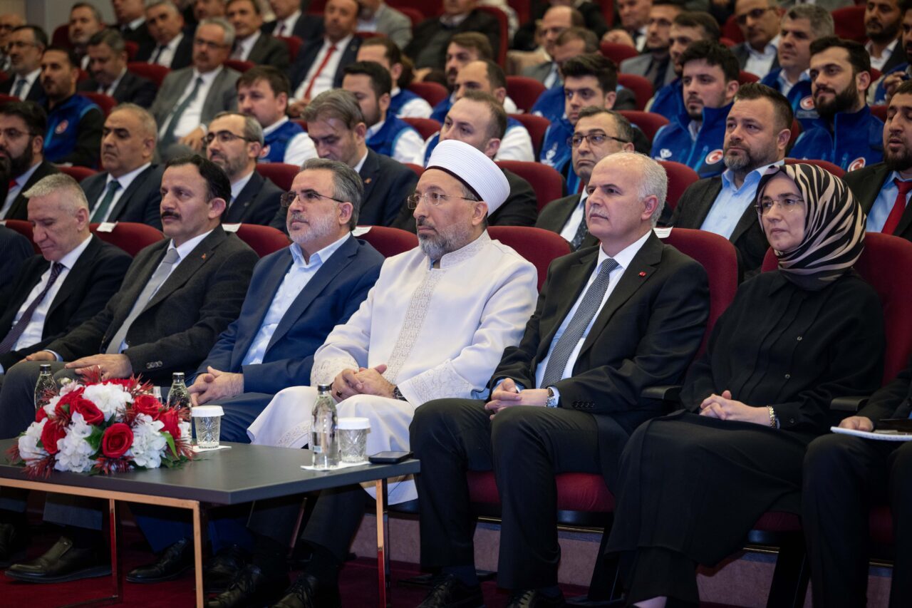 - Diyanet İşleri Başkanı Arpaguş:
- "TDV olarak bu yıl vekalet