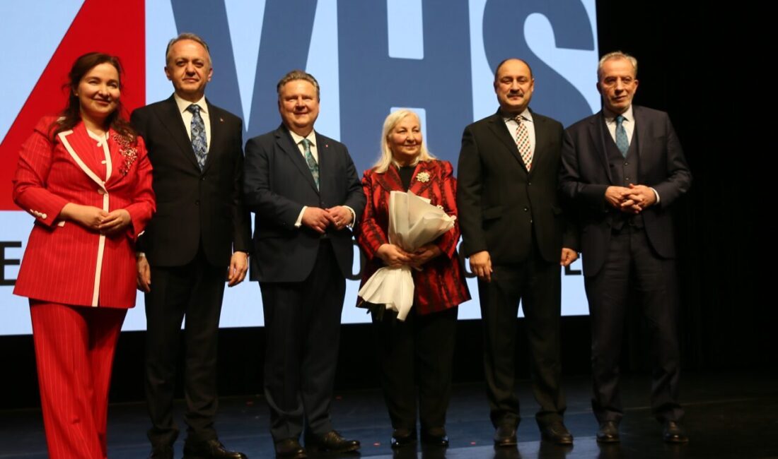 - Kültür ve Turizm Bakan Yardımcısı Gökhan Yazgı:
- "Yalnızca arkeolojik