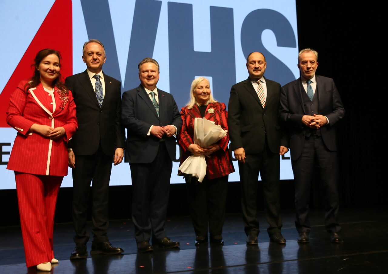 - Kültür ve Turizm Bakan Yardımcısı Gökhan Yazgı:
- "Yalnızca arkeolojik