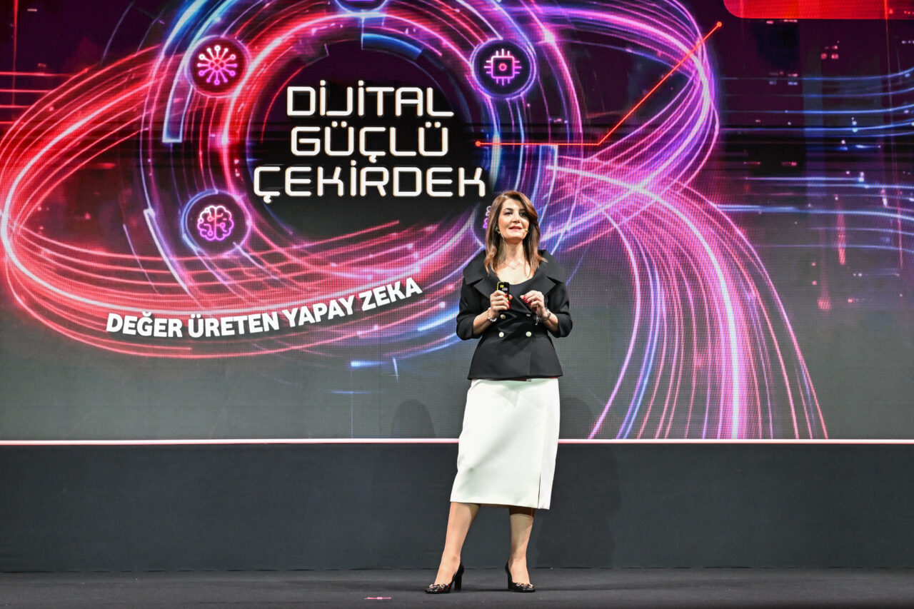 - Vodafone Türkiye CEO'su Engin Aksoy:
- "İş ortaklarımızla birlikte düşünen,