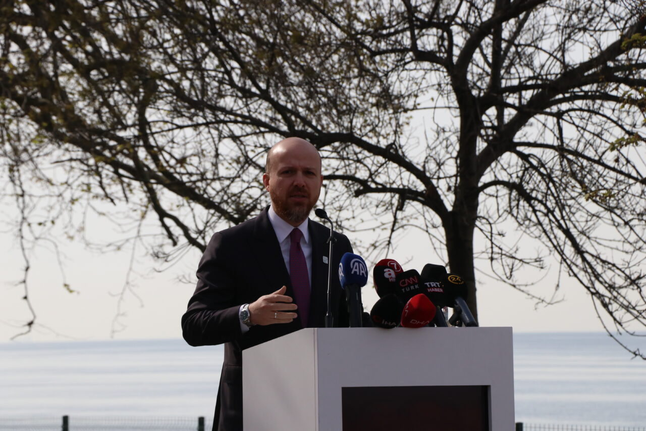 - Milli Eğitim Bakan Yardımcısı Nazif Yılmaz:
- "Yurt dışına öğrenci