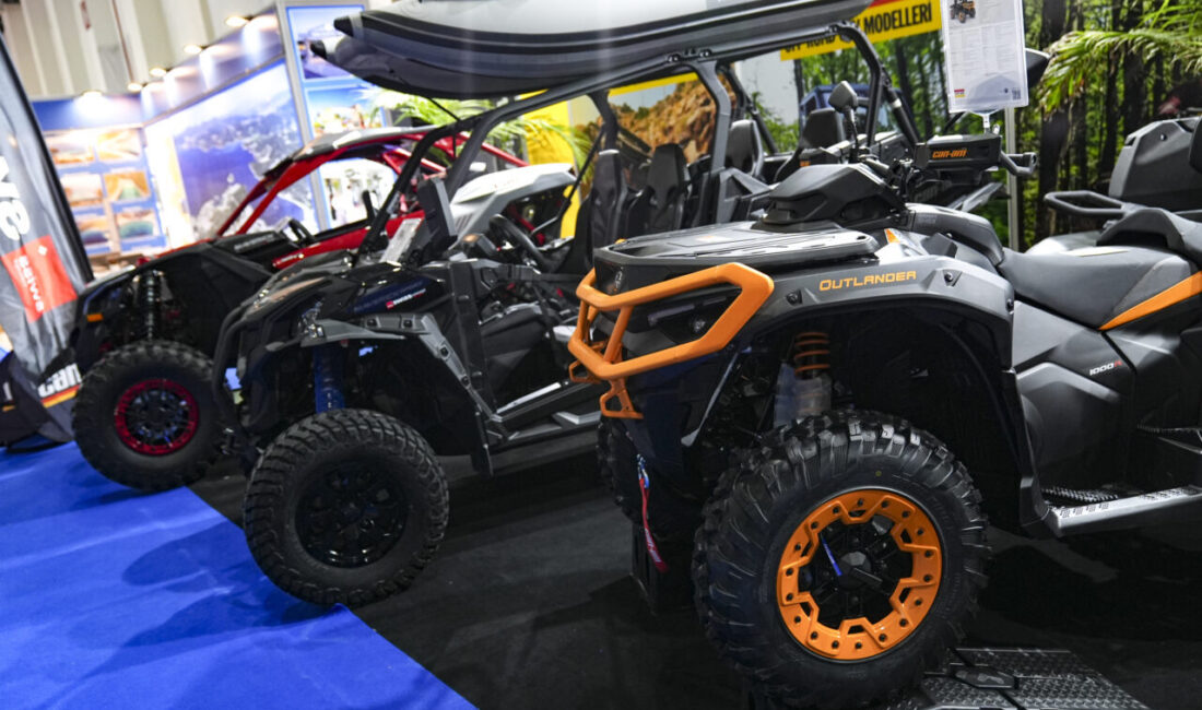 İZMİR (AA) – İzmir'de düzenlenen "4. Tekne, Tekne Ekipmanları ve