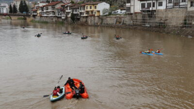 AMASYA (AA) – Amasya'da Turizm Haftası etkinleri kapsamında Yeşilırmak'ta kano