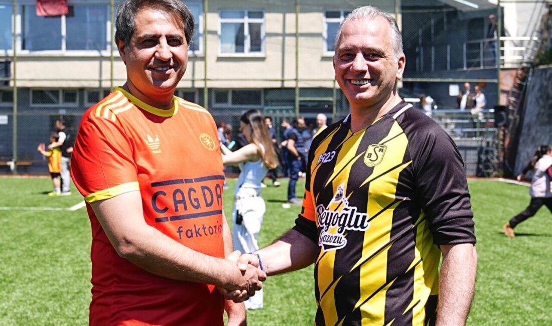 - Taksimspor ile Beyoğluspor arasında oynanan maç 3-3 berabere tamamlandı