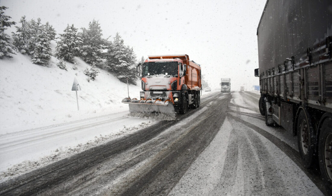 KARS (AA) – Kar yağışının etkili olduğu Kars-Erzurum kara yolunda