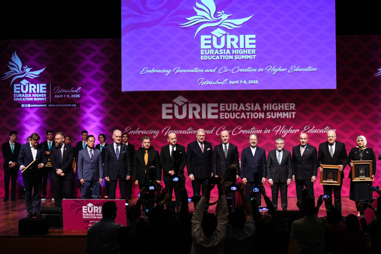 - "Yükseköğretime erişimi önemli ölçüde genişleten kitleselleşme aşamasını büyük ölçüde