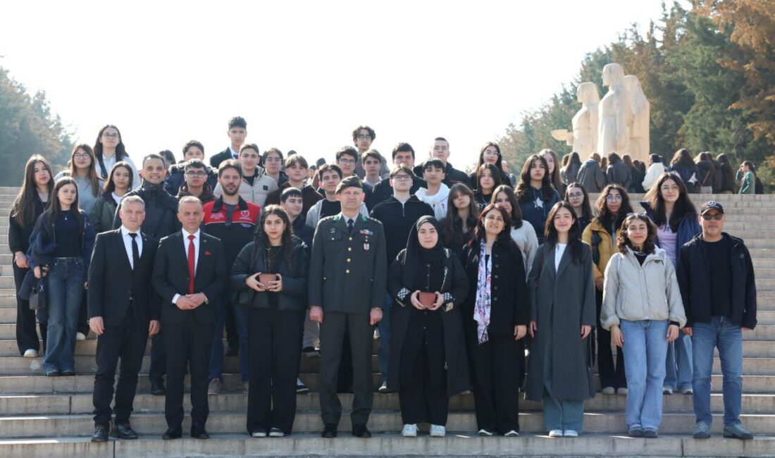 ANKARA (AA) – Yalova Şehit Osman Altınkuyu Anadolu Lisesi öğrencileri,