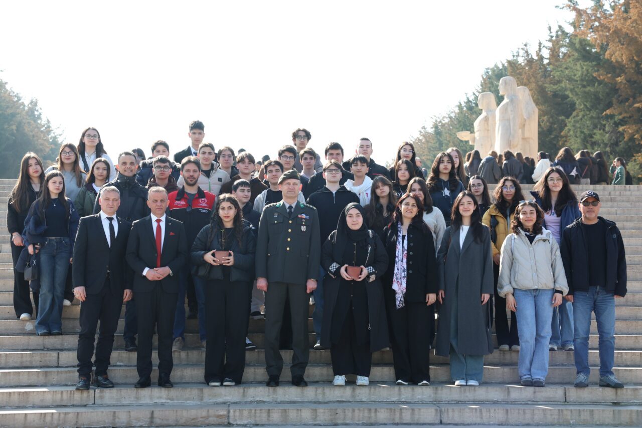ANKARA (AA) – Yalova Şehit Osman Altınkuyu Anadolu Lisesi öğrencileri,
