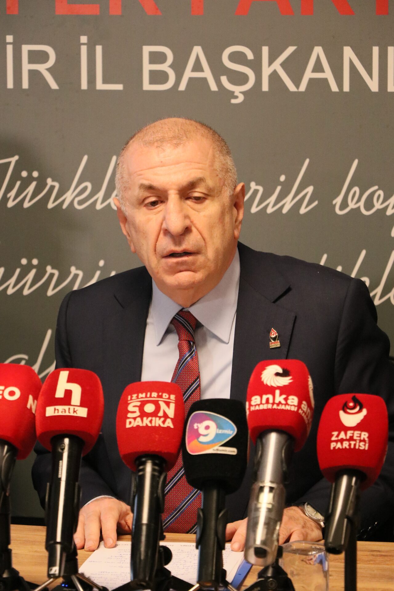 İZMİR (AA) – Zafer Partisi Genel Başkanı Ümit Özdağ, İzmir'de