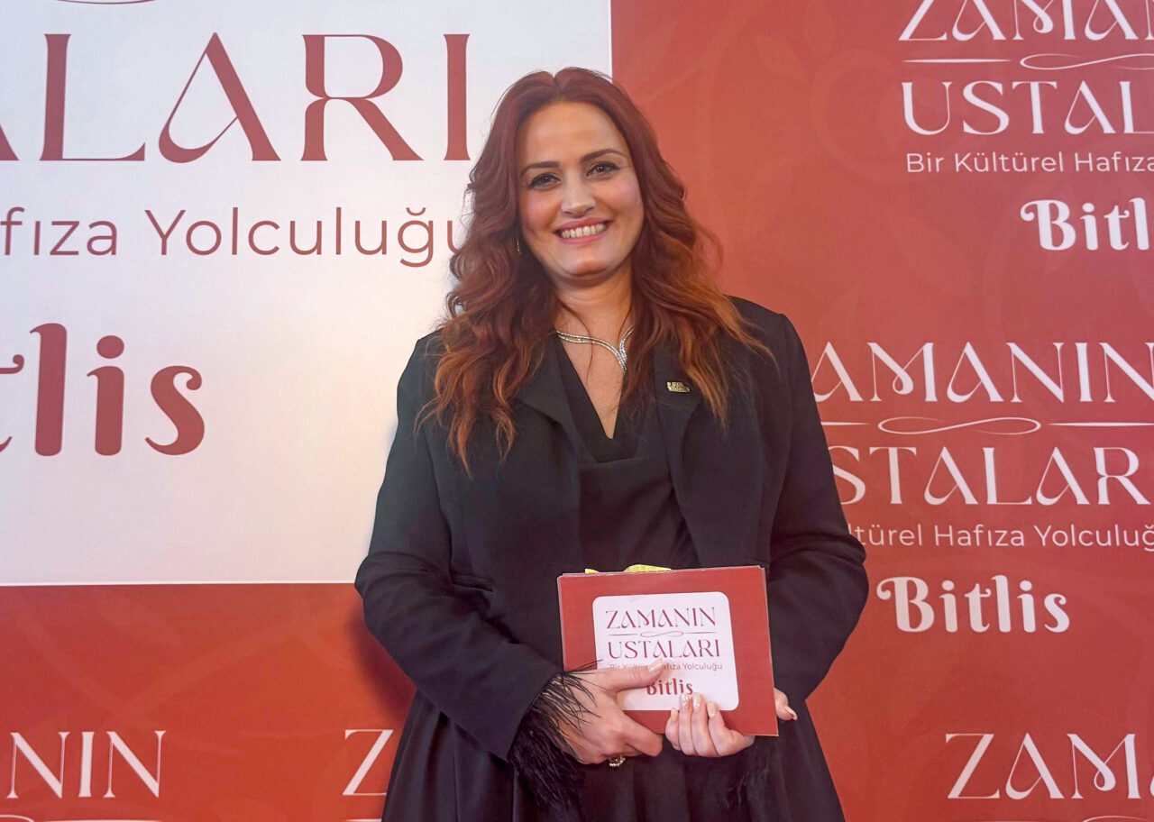- Belgeselin yapımcısı ve yönetmeni Doç. Dr. Gözde Sunal:
- "Belgeselde